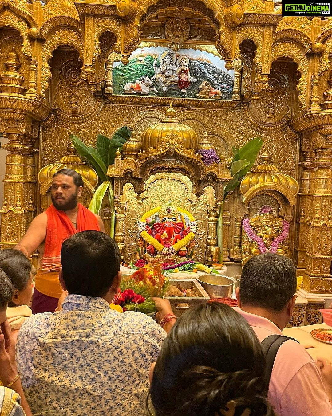 Sanchita Banerjee Instagram - Early morning pleasant darshan Siddhivinayak temple 🙏🏻😇 Ganpati Bappa Morya❤️🤗 #ganesh #peace #positivity #love #ootd #instagood #blessed #smile #godbless #beauty #picoftheday #instadaily #beautiful