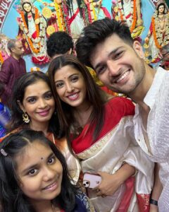 Sanchita Banerjee Instagram - Thank you so much for making our darshan so special..we had a great time @daskalpana59 
❤️😇🙏🏻🤗
@ruhaansaapru 

#darshan #durgapuja #happy #smile #instagram #ootd #picoftheday #instalike #love #positivity #blessed