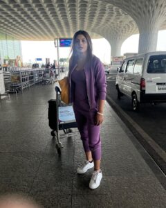 Sanchita Banerjee Instagram - Next Stop….. New Delhi ✈️

All Set For My New Film “MAHARANI” 😇🙏🏻❤️🎥🧿

#travel #instagood #love #positivity #instadaily #blessed #new #film #actorslife #sanchitabannerjee #smile #happy #ootd #picoftheday