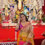 Sanchita Banerjee Instagram - Durga Puja memories with besties ❤️😇🤗😘🧿 #durga #puja #memories #love #smile #instagood #ootd #beautiful #positivity #instadaily #blessed #fun #happy #beauty #session #festival #bestfriends #picoftheday
