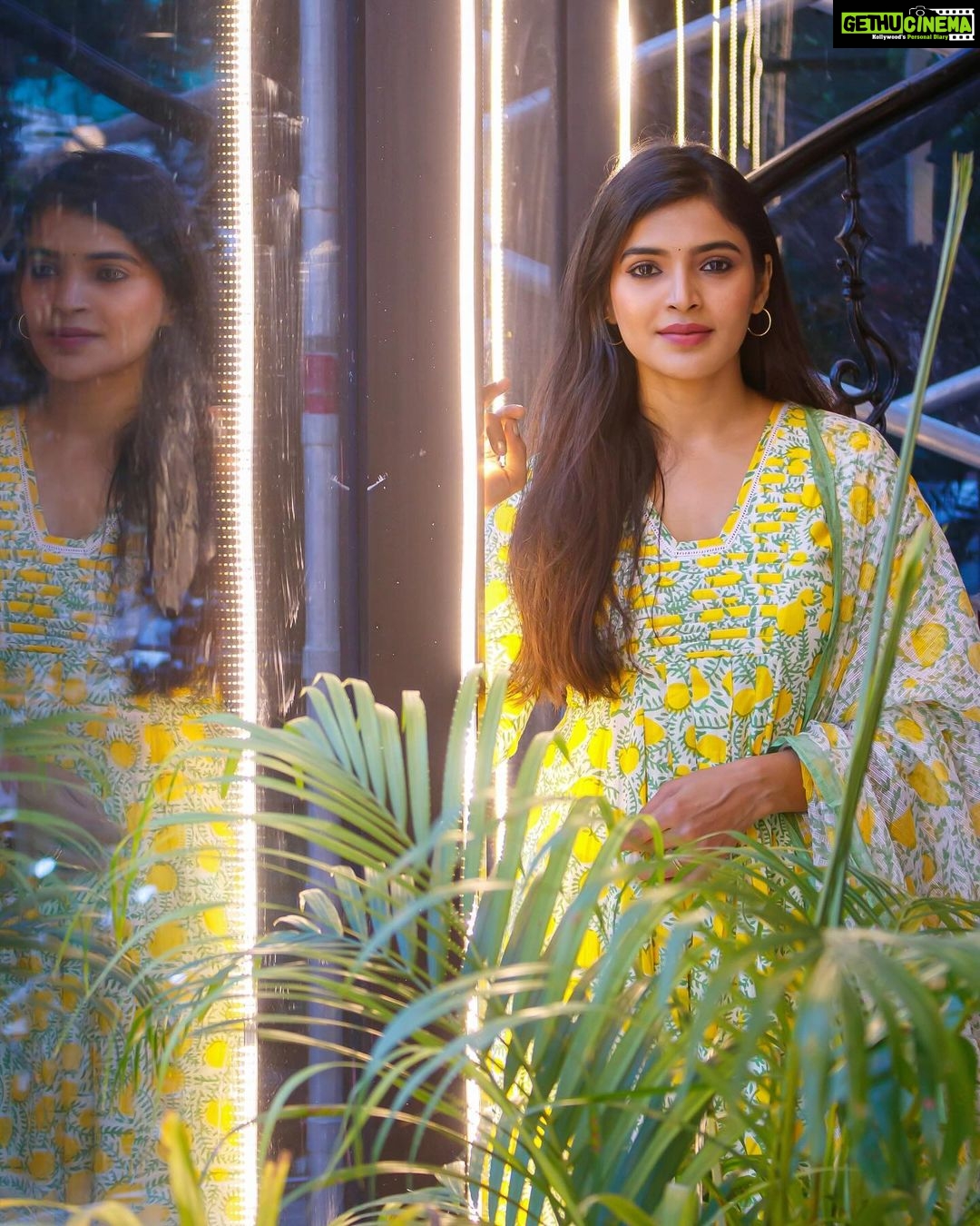 Sanchita Shetty Instagram - Simplicity is the Essence of University. Photography : @shamini_shankar_official @photonshutters Event : @the.law.cafe launch Cloths : @gonative.in Makeup : @isanchitaa #cafe #thelawcafe #joy #love #sanchita #sanchitashetty #spreadlovepositivity ❤️