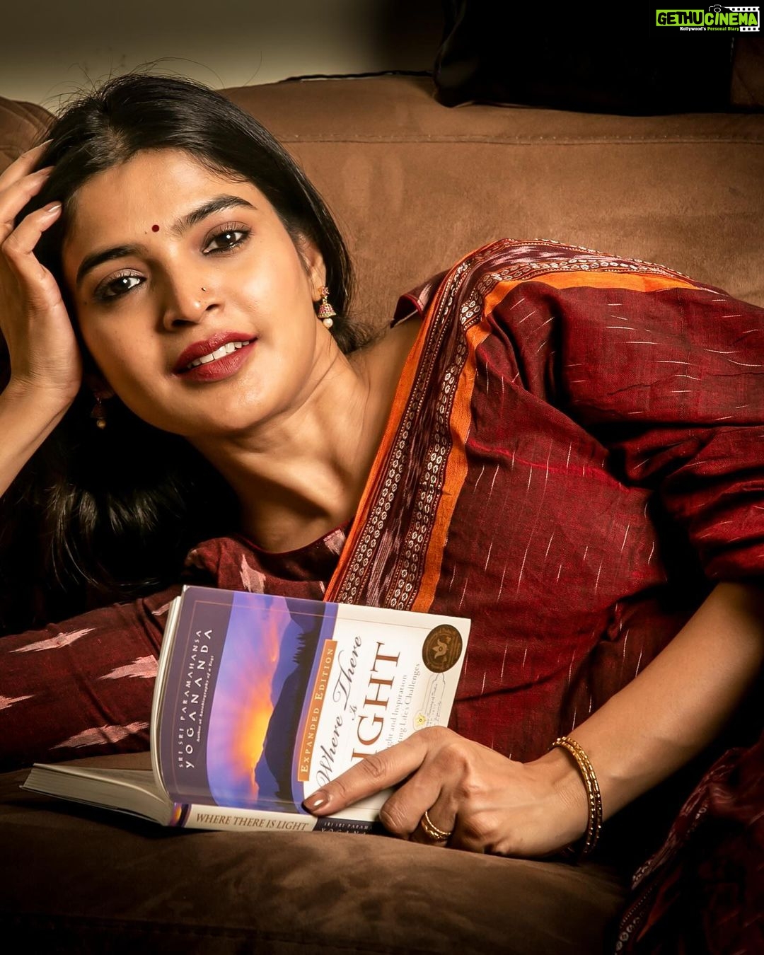 Sanchita Shetty Instagram - Happy Durga Puja 🌺 Happy Saraswati Puja 🌺 Happy Dasara 🌺 Happy Navaratri 🌺 Happy Vijayadashami 🌺 Beauty captured by Photography : @rahuldev1177 #happydurgapuja #happydasara #happysaraswatipuja #happyashtami #happynavratri #festive #festivetime #saree #sareelove #festivetime #pure #blessed #bliss #blissful #peace #love #sanchita #sanchitashetty #spreadlovepositivity ❤️
