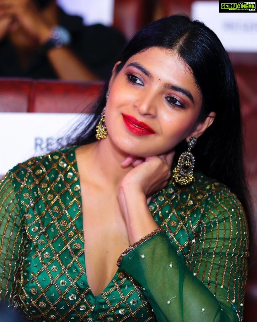 Sanchita Shetty Instagram - Every appreciation counts. Respect & love to All my fan’s for this special award Category : *PEOPLE’S CHOICE ACTRESS* Event : Studio One Golden Icon awards @studiooneincentertainments Photography : @mindfokasphotography Costume : @naziasyedofficial Makeup hair : @isanchitaa #awards #respect #love #peace #bliss #sanchita #sanchitashetty #spreadlovepositivity ❤