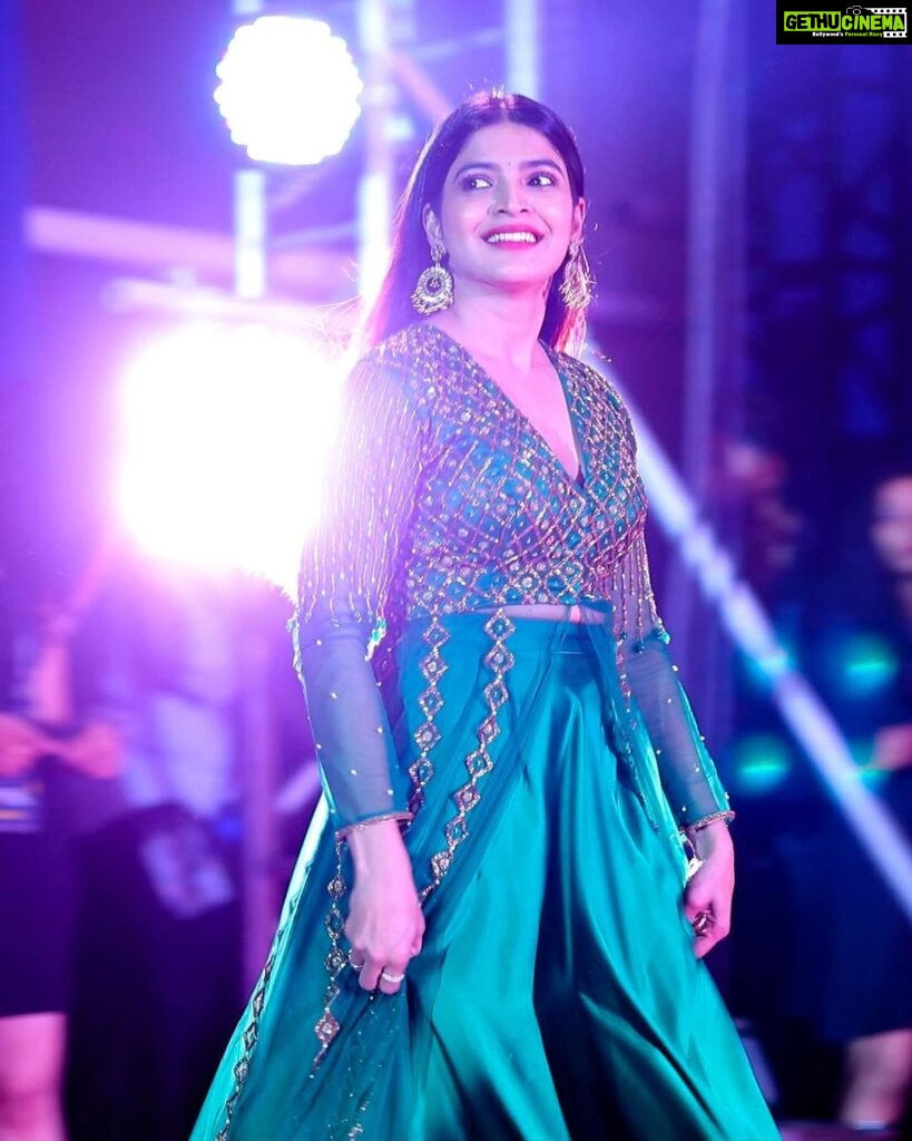 Sanchita Shetty Instagram - Every appreciation counts. Respect & love to All my fan’s for this special award Category : *PEOPLE’S CHOICE ACTRESS* Event : Studio One Golden Icon awards @studiooneincentertainments Photography : @mindfokasphotography Costume : @naziasyedofficial Makeup hair : @isanchitaa #awards #respect #love #peace #bliss #sanchita #sanchitashetty #spreadlovepositivity ❤️