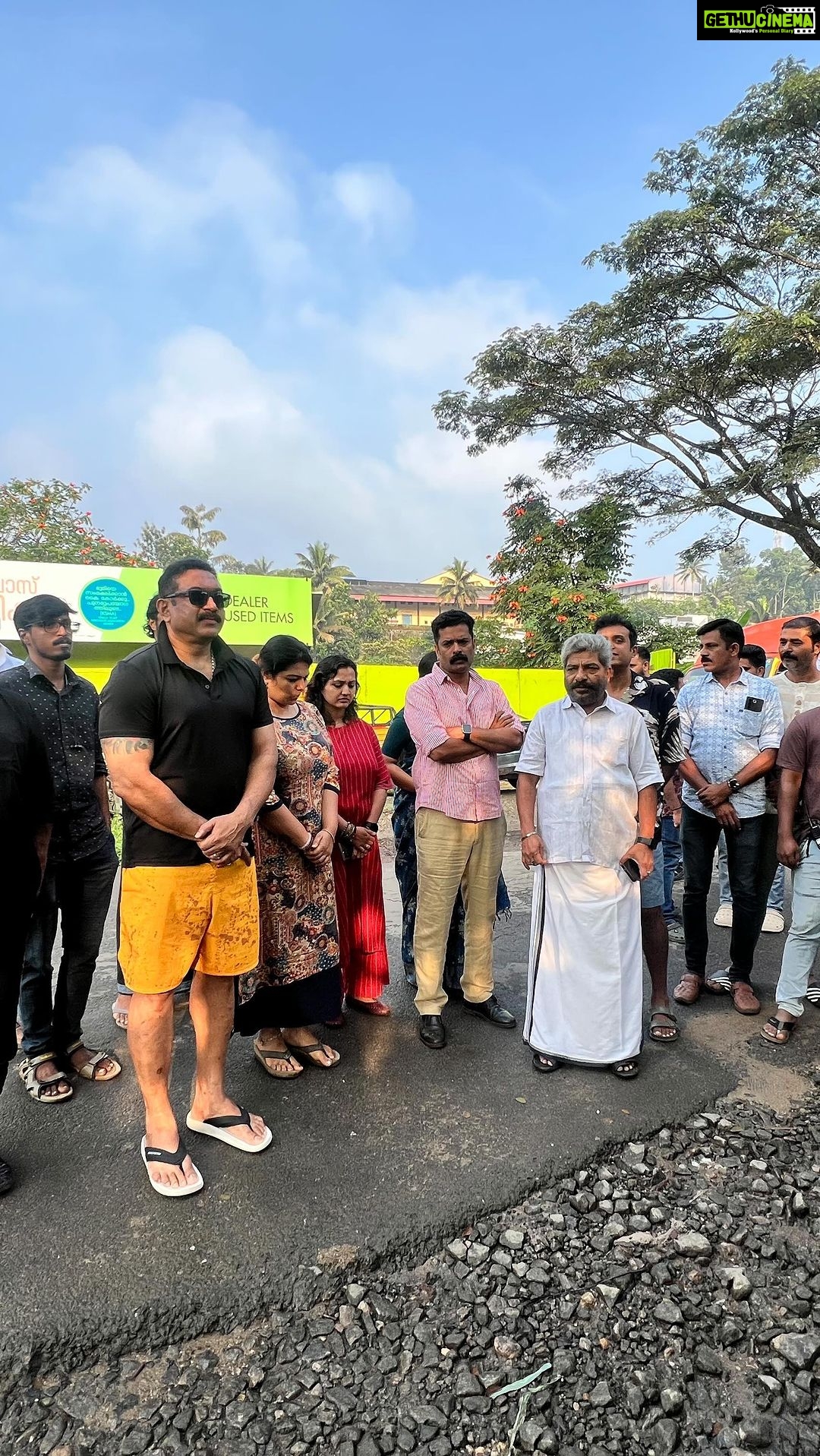 Sandra Thomas Instagram - Started the shoot today in remembrance of our beloved ‘Kundara Johny’ Chettan 🙏💔 #RIP #Prayers #littlehearts