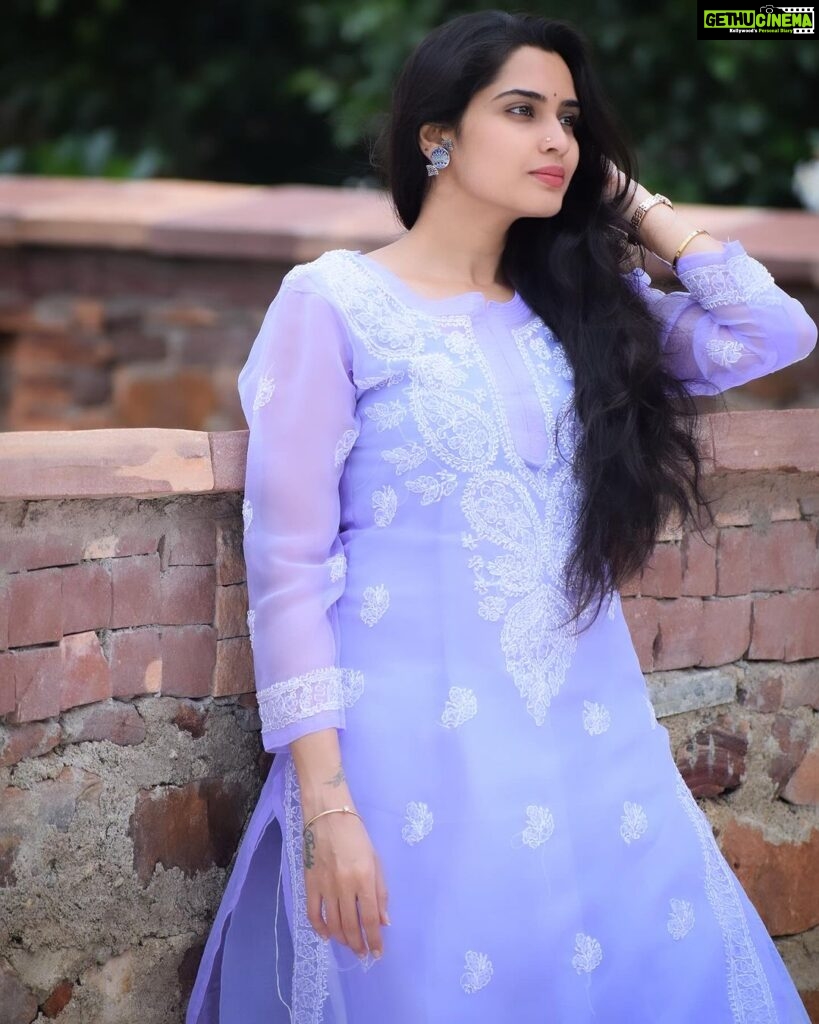 Sangeetha Bhat Instagram - "If you wish to know the divine, feel the wind on your face and the warm sun on your hand.”…. #sangeethabhat #sangeethabhatsudarshan #actressforever #lucknowichikankarikurtis #badami #aihole #pattadakal #yehhaseenwaadiyan Badami, Pattadkal, Aihole