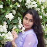 Sangeetha Bhat Instagram - A flower blossoms for its own joy….. #sangeethabhat #sangeethabhatsudarshan #actressforever #bougainvillea #hoovucheluvellatandenditu #lucknawichikankarikurti Badami, Pattadkal, Aihole