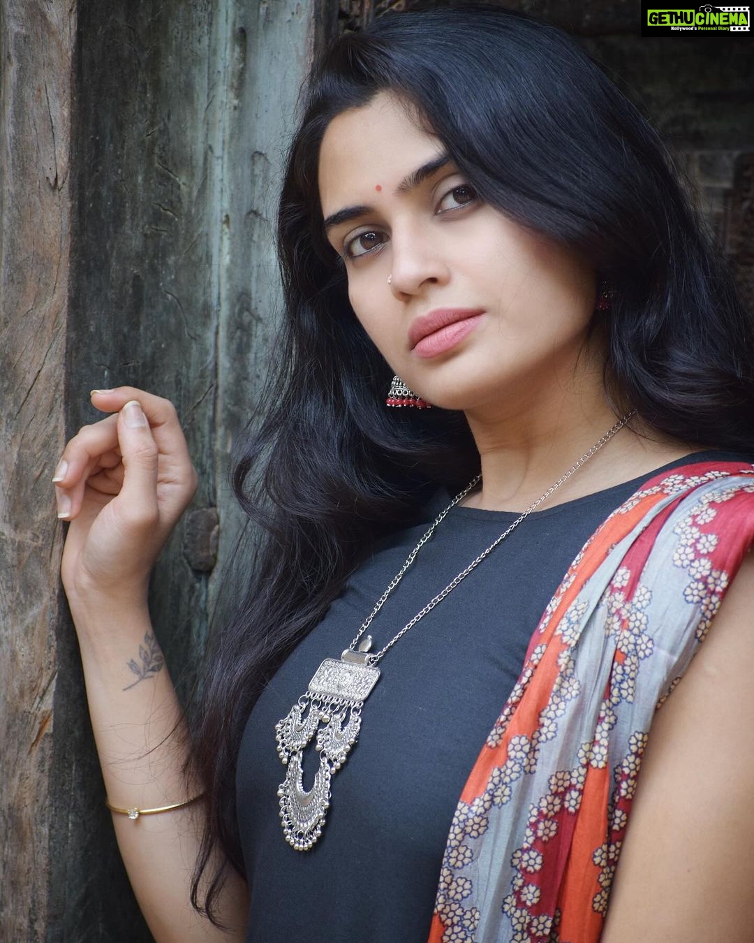 Sangeetha Bhat Instagram - The soul, fortunately, has an interpreter - often an unconscious but still a faithful interpreter - in the eye. -Charlotte Brontë #sangeethabhat #sangeethabhatsudarshan #actressforever #aihole #wada1 #kannanotadalle Aihole