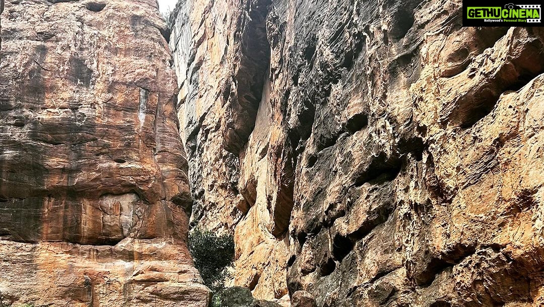 Sangeetha Bhat Instagram - Badami…💕 #badamicaves Badami cave temples