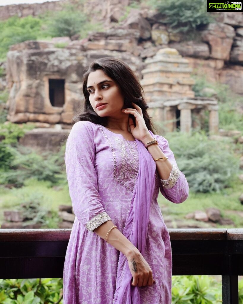 Sangeetha Bhat Instagram - Maha Navamiya shubhashayagalu…. 💕 Badami, Pattadkal, Aihole
