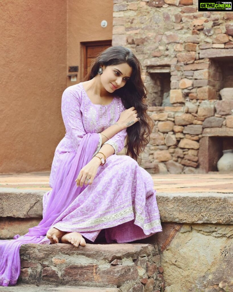 Sangeetha Bhat Instagram - "The art of life is to know how to enjoy a little and to endure very much." #sangeethabhat #sangeethabhatsudarshan #actressforever #lilacsalwarsuit #wadaaihole #aihole #pattadakal #badami Badami, Pattadkal, Aihole