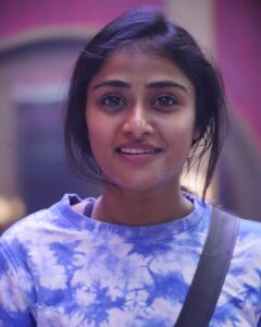 Sangeetha Sringeri Instagram - ವಿಶಿಷ್ಟವಾದ ಆತ್ಮವಿಶ್ವಾಸದ ಹೊಳಪು ಇದು 💫
That's the face of a confident young woman who knows her worth and faces every challenge head-on 💯

Watch her glow like a star in @colorskannadaofficial and @officialjiocinema 

#BBK10 #SangeethaSringeri  #happybiggboss #CrushOfKarnataka #ColorsKannada #JioCinemas #biggbosskannada #Trending #WomanPower