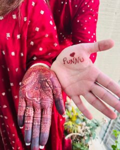 Sanjay Gagnani Instagram - Half my love & half your love this way the moon will be complete 🌙

#karwachauth #festivegreetings