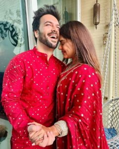 Sanjay Gagnani Instagram - Half my love & half your love this way the moon will be complete 🌙

#karwachauth #festivegreetings