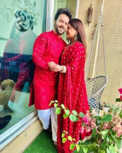 Sanjay Gagnani Instagram - Half my love & half your love this way the moon will be complete 🌙

#karwachauth #festivegreetings