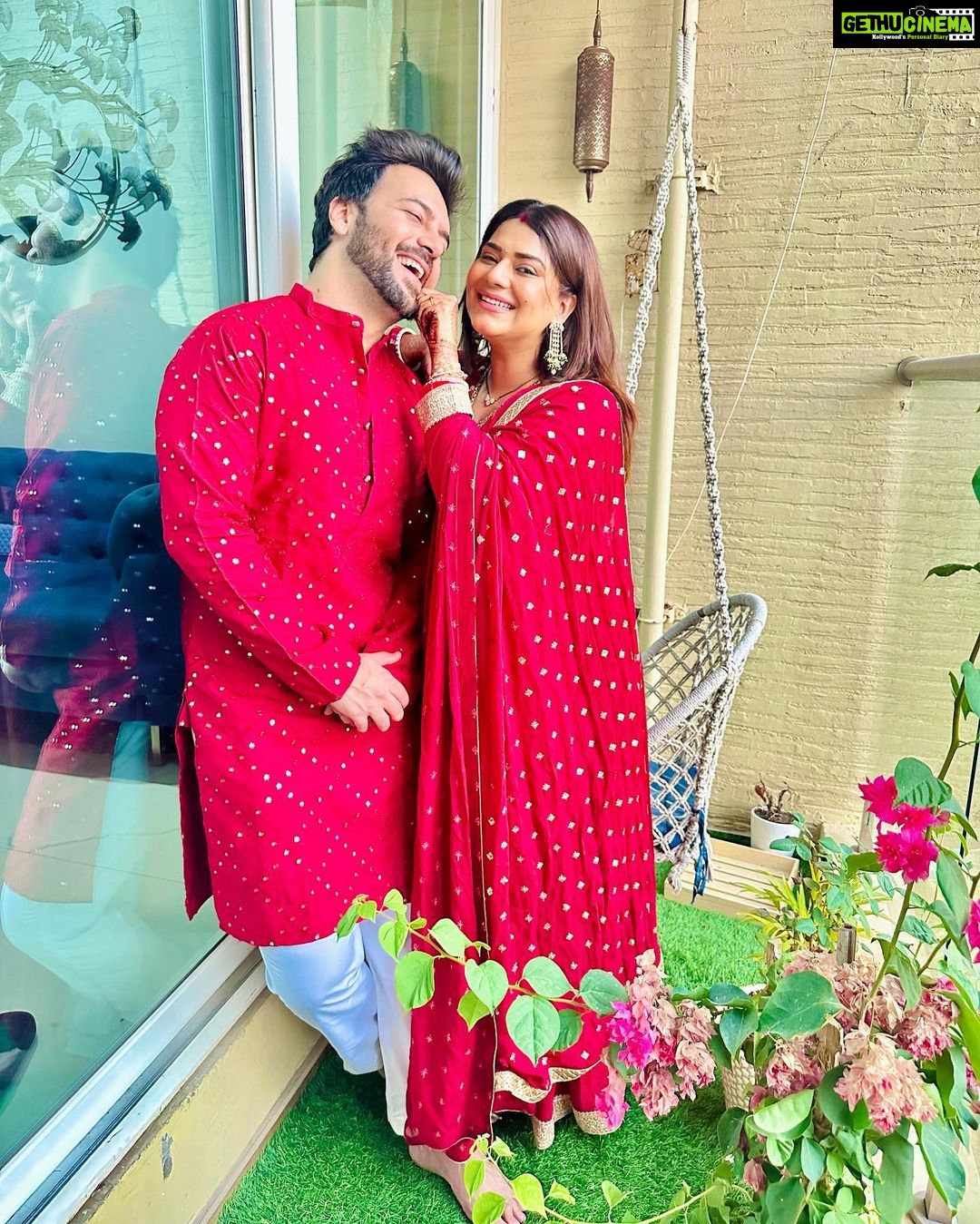 Sanjay Gagnani - 117K Likes - Half my love & half your love this way the moon will be complete 🌙
#karwachauth #festivegreetings