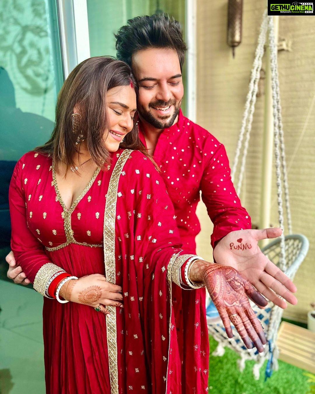 Sanjay Gagnani - 117K Likes - Half my love & half your love this way the moon will be complete 🌙
#karwachauth #festivegreetings