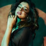 Sanskruti Balgude Instagram - Dramatic, ain’t it ?… ♠️ @asopalav @nehachaudhary_ @nikhilmore77 @truptihairstylist @santushtimahadeo @ishreyaskeskar #sanskrutibalgude #lehenga #blacklove