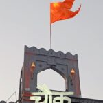 Sanskruti Balgude Instagram - अभिनेते खासदार डॉ. अमोल कोल्हे यांच्या ‘शिवपुत्र संभाजी’ या महानाट्याला ‘चौक’च्या कलाकारांची हजेरी... पिंपरी चिंचवड येथे हजारो प्रेक्षकांच्या उपस्थितीत हे महानाट्य संपन्न झाले, यावेळी डॉ. कोल्हे यांनी चौकच्या कलाकारांना व्यासपीठावर आमंत्रित करून चित्रपटाला दिलखुलास शुभेच्छा दिल्या आणि रसिक प्रेक्षकांना हा चित्रपट थिएटरमध्ये जाऊन बघण्याचे आवाहन केले! एका मराठी कलाकाराने, दुसऱ्या मराठी कलाकृतीसाठी स्वतःच्या मंचावरून आवाहन करणे ही अत्यंत कौतुकास्पद बाब आहे, त्यामुळे डॉ. अमोल कोल्हे यांच्यासाठी आम्ही कृतज्ञ आहोत. . चौक - २ जूनला सर्वत्र होणार प्रदर्शित . . . #chowk #2june #amolkolhe #shivputrasambhaji #chowktrailer #trailerrelease #marathimovie #dayagaikwad #devendragaikwad #pravintarde #kirangaikwad #SnehalTarde #sanskrutibalgude #shubhankarekbote #upendralimaye #rameshpardeshi #akshaytanksale #rayaabhyankar #marathifilm #marathimovie #maharashtra #release #pityabhai #director #anuradhaproduction #daterelease #marathi #filmindustry