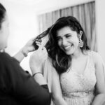 Sanskruti Balgude Instagram - ….only laughters, coffee, camera and a little mess in my “behind the scenes”…. ☺️☕️📸👗 “चौक” Trailer launch it be! 😎🤩 @ganesh_theshutterkey @harshadamore__ @kalamandir_thane @truptihairstylist @ishreyaskeskar