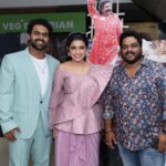 Sanskruti Balgude Instagram – #ChowkPremiereNight 🔥😎

.
.
.
#chowk #2june #housefull #marathimovie #dayagaikwad #devendragaikwad #pravintarde #kirangaikwad #SnehalTarde #sanskrutibalgude #shubhankarekbote #upendralimaye #rameshpardeshi #akshaytanksale #rayaabhyankar #marathifilm #marathimovie #maharashtra #release #pityabhai #director #anuradhaproduction #daterelease #marathi City Pride Kothrud