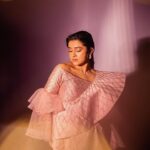 Sanskruti Balgude Instagram – … make it look easy…😏

#ChowkPremiereNight

@kalyaam_2.0
@aakriti_by_nandita 
@stylist.chaitalikulkarni 
@sheetalhairartis 
@pictorial_studios_ 
@vishal.patil36

#sanskrutibalgude  #lilac