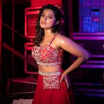 Sanskruti Balgude Instagram - “…. जाळ झाला रे ! 😎🔥” @ganesh_theshutterkey @harshadamore__ @arhaworld @truptihairstylist @satyamakeupartist @vishal.patil36 @ishreyaskeskar #sanskrutibalgude #red #redhot #chyd