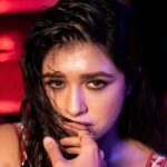 Sanskruti Balgude Instagram - I G N I T E D 💥 @ganesh_theshutterkey @harshadamore__ @arhaworld @truptihairstylist @satyamakeupartist @vishal.patil36 @ishreyaskeskar #sanskrutibalgude #chyd #red #ignite