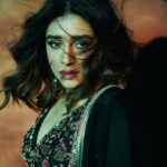 Sanskruti Balgude Instagram - “…I’d rather remain a mystery..♠️ “ @asopalav @nehachaudhary_ @nikhilmore77 @truptihairstylist @santushtimahadeo @ishreyaskeskar #sanskrutibalgude #ladyinblack #mysterious