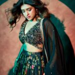 Sanskruti Balgude Instagram - Dramatic, ain’t it ?… ♠️ @asopalav @nehachaudhary_ @nikhilmore77 @truptihairstylist @santushtimahadeo @ishreyaskeskar #sanskrutibalgude #lehenga #blacklove