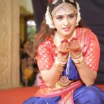 Sanskruti Balgude Instagram - Part 2…. It’s surreal to me how when I am yet to experience motherhood in life but when it comes to this performance, the emotion and the sentiment just happen on its own…🙇🏻‍♀️ I don’t even have to try..never had to..🥹 15 yrs since I learned, revived this पदम् and I am still not content performing it.. and guess I never will be.. 🩵 For full performance , 👇🏻 https://youtu.be/XZYGhuTv_X0?si=7zoiQTbA7DEBayLD #sanskrutibalgude #krishna #krishnaneebeganebaaro #bharatanatyam #iskcon Iskcon NVCC Temple, Katraj-Kondhwa Bypass Road