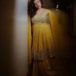Sanskruti Balgude Instagram - “चौक” Trailer Launch…😎💛 @harshadamore__ @kalamandir_thane @truptihairstylist @ishreyaskeskar @ganesh_theshutterkey #sanskrutibalgude #actress #yellow