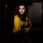 Sanskruti Balgude Instagram - “चौक” Trailer Launch…😎💛 @harshadamore__ @kalamandir_thane @truptihairstylist @ishreyaskeskar @ganesh_theshutterkey #sanskrutibalgude #actress #yellow