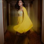 Sanskruti Balgude Instagram - “चौक” Trailer Launch…😎💛 @harshadamore__ @kalamandir_thane @truptihairstylist @ishreyaskeskar @ganesh_theshutterkey #sanskrutibalgude #actress #yellow