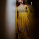 Sanskruti Balgude Instagram - “चौक” Trailer Launch…😎💛 @harshadamore__ @kalamandir_thane @truptihairstylist @ishreyaskeskar @ganesh_theshutterkey #sanskrutibalgude #actress #yellow