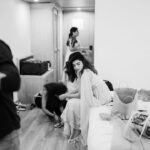 Sanskruti Balgude Instagram - ….only laughters, coffee, camera and a little mess in my “behind the scenes”…. ☺️☕️📸👗 “चौक” Trailer launch it be! 😎🤩 @ganesh_theshutterkey @harshadamore__ @kalamandir_thane @truptihairstylist @ishreyaskeskar