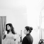 Sanskruti Balgude Instagram - ….only laughters, coffee, camera and a little mess in my “behind the scenes”…. ☺️☕️📸👗 “चौक” Trailer launch it be! 😎🤩 @ganesh_theshutterkey @harshadamore__ @kalamandir_thane @truptihairstylist @ishreyaskeskar