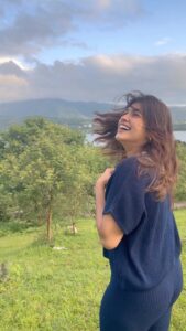 Sanskruti Balgude Instagram - ….only NATURE, will forever have the power over me to keep my heart n soul at peace and in joy ! 🍃🌱🌨️
The best part ? I don’t have to try to be happy… 
I JUST AM! 🥹🙇🏻‍♀️

( ..and how can I not give credit to my eternally favourite retro music… 😍✨
#MohammadRafiWalaPyaarForever )