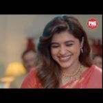 Sanskruti Balgude Instagram - PNG Raksha Bandhan | रक्षाबंधनाच्या खूप खूप शुभेच्छा.. काळ बदलला पिढ्या बदलल्या आपुलकीची नाती अशीच अतूट राहिली नाती पिढ्या पिढ्यांची 191 वर्षांची मे. पुरुषोत्तम नारायण गाडगीळ सराफ आणि ज्वेलर्स वैभवशाली परंपरा सुवर्णमयी शुद्धतेची रक्षाबंधनाच्या खूप खूप शुभेच्छा... . . Full Ad : https://youtu.be/0YWio3si1p0?si=U-gUJ5ssySIwngNH To visit our website :- www.pngadgil1832.com Follow us on Facebook : https://www.facebook.com/pngjewellersofficial For more details contact us on Toll free : 1800-233-1832 #rakshabandhan #indianfestival #png #jewellery #jewellerycollection #jewellery #traditionaljewellery #anklet #antiquejewelry #silverjewelry #bijapur #Miraj #sangli #kolhapur