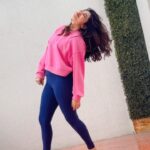Sanskruti Balgude Instagram - …. Vibe हे जी बससस..!! 🩷😌 (Choreography : @feelcrew_official ) #sanskrutibalgude #dancingwithmyself