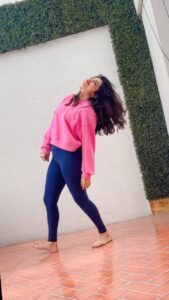 Sanskruti Balgude Instagram - …. Vibe हे जी बससस..!! 🩷😌

(Choreography : @feelcrew_official ) 

#sanskrutibalgude #dancingwithmyself