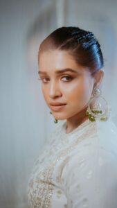 Sanskruti Balgude Instagram - उनसे नज़रें क्या मिलीं
रौशन फिज़ाएँ हो गयीं ❤️🦢
.
.
.
.
#sanskrutibalgude #sanskrutibalgudeofficial #love #mood #instamood #grateful