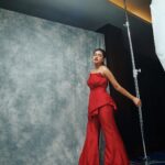 Sanskruti Balgude Instagram - …HAD to document! ♥️💋💄 #GoldenWomanIconAwards #BestActress #Chowk Styling : @harshadamore__ Outfit : @house_of_rozee_ Photos by : @addy_d_0607