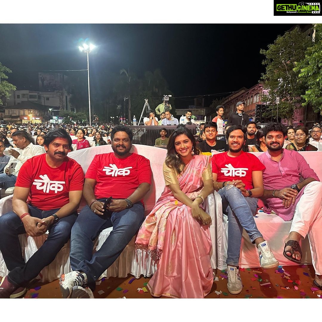 Sanskruti Balgude Instagram - तुम्ही आम्हाला रोज विचारता आपला “चौक” ott, सॅटेलाईट वर कधी येणार??? आम्ही लवकरच ह्या सगळ्याचे उत्तर देऊ ...... तोवर तुमचे “चौक”वरचे प्रेम असेच राहू द्या 🙏