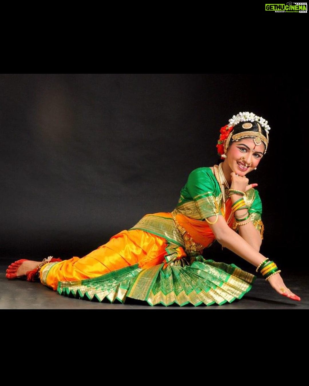 Sanskruti Balgude Instagram - 15 YEARS! 15 years to “अरंगेत्रम” today, 25𝒕𝒉 𝑨𝒖𝒈 marks ! Had been hands down one of the unparalleled, life changing year and moment of my life.. although I wish I could do it all over again, the thought of it still is nerve-racking..! It feels surreal that it’s been more than a decade…yet, the memory stays fresh in my heart and soul..🥹 To my naive self back then and to all those because of whom I am able to go back and through THIS..! 🙇🏻♀️ It’s never too late to be grateful is it?! So… Thankyou! 🌼 #BharatnatyamIsMyForeverLove