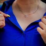 Sapna Vyas Instagram – From boardrooms to brunches, to weekend adventures and traditional soirées in between, this Svaara necklace is my versatile style companion. 💎✨ @svaraajewels