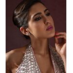 Sara Ali Khan Instagram - भारतीय Barbie 💖🪩🎆💅🏼🎟️💋 👗💣: @manishmalhotra05 @manishmalhotraworld 💄: @vardannayak 💇‍♀️: @hairbytabassum 📸: @shubhammandhyanphotography