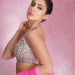 Sara Ali Khan Instagram - भारतीय Barbie 💖🪩🎆💅🏼🎟️💋 👗💣: @manishmalhotra05 @manishmalhotraworld 💄: @vardannayak 💇‍♀️: @hairbytabassum 📸: @shubhammandhyanphotography