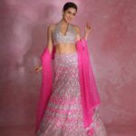 Sara Ali Khan Instagram - भारतीय Barbie 💖🪩🎆💅🏼🎟️💋 👗💣: @manishmalhotra05 @manishmalhotraworld 💄: @vardannayak 💇‍♀️: @hairbytabassum 📸: @shubhammandhyanphotography