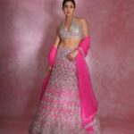 Sara Ali Khan Instagram – भारतीय Barbie 💖🪩🎆💅🏼🎟️💋
👗💣: @manishmalhotra05 @manishmalhotraworld 
💄: @vardannayak 
💇‍♀️: @hairbytabassum 
📸: @shubhammandhyanphotography